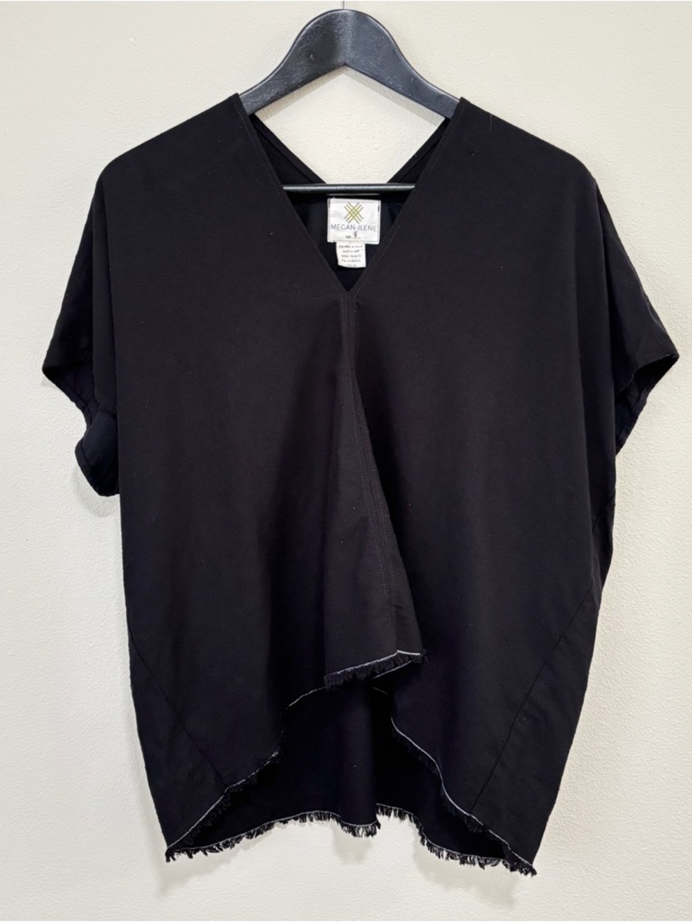 Megan Ilene Size 1 One Size Black V Neck Blouse